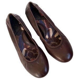 Like New Born Leather Flats